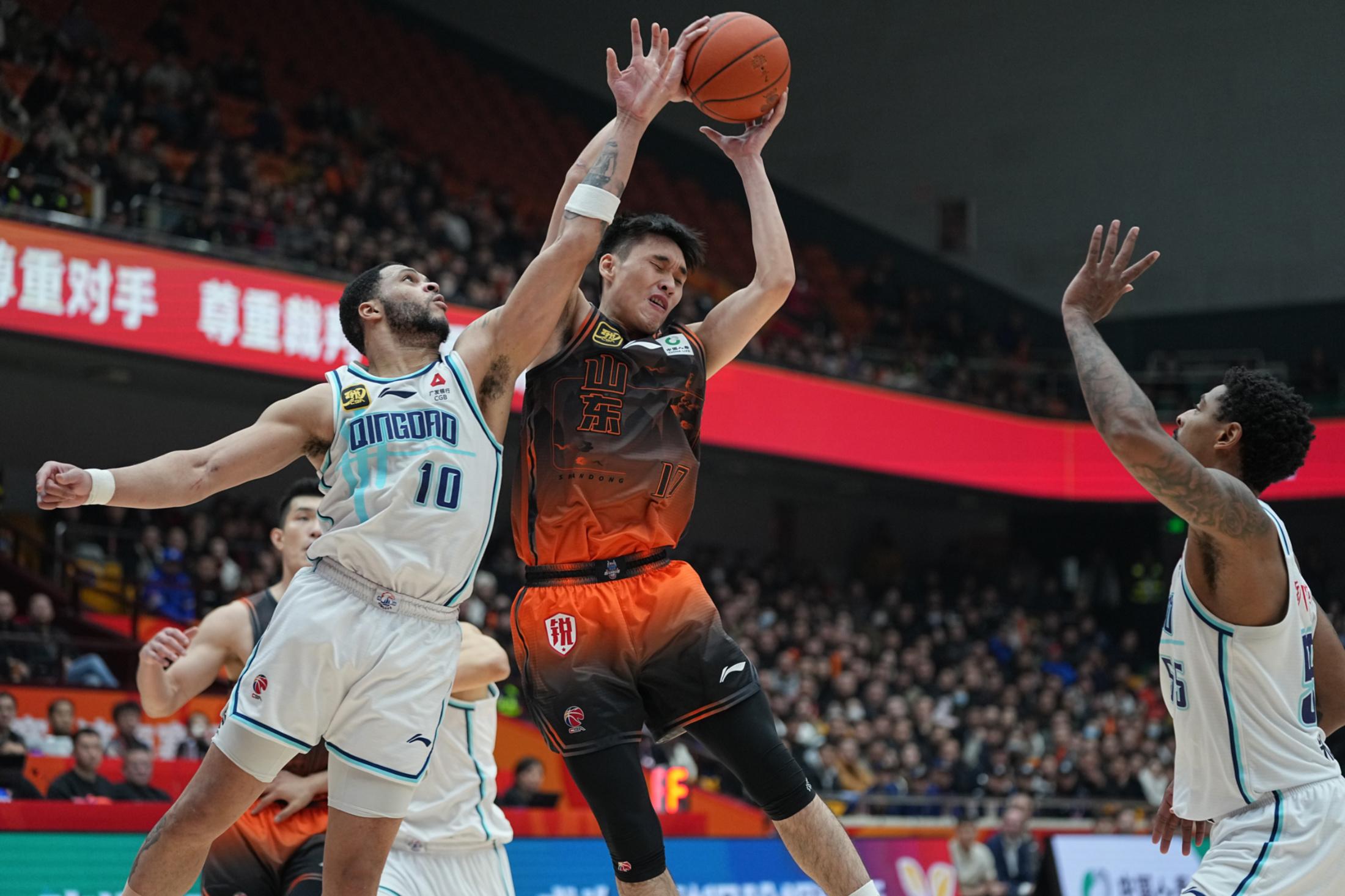 包含集结日体能课后，尼斯战术微调备战NBA常规赛，悬念犹存，训练强度明显提升的词条